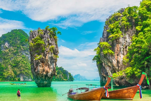Thailand Beach to City Tour: Phuket & Bangkok